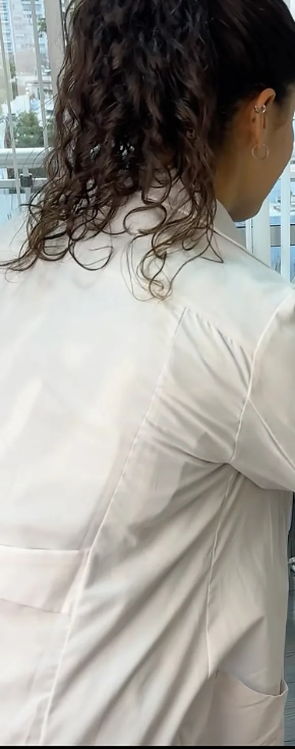 La doctora en el consultorio